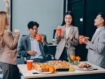 Nhịp cầu doanh nghiệp - Hội công sở và trăm sắc thái "đón Tết" chốn văn phòng