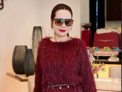 Thông tin doanh nghiệp - Nữ doanh nhân bốn con vẫn giữ gu thời trang thanh lịch, tinh tế