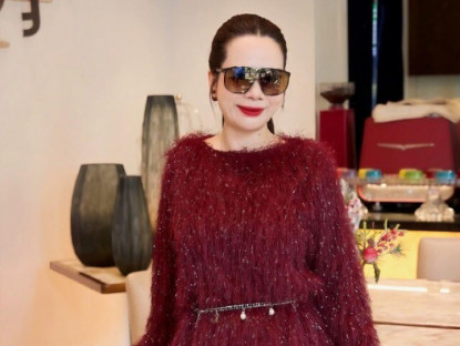 Nhịp cầu doanh nghiệp - Loạt outfit mùa đông thanh lịch và sang trọng của nữ doanh nhân Tuấn Hương