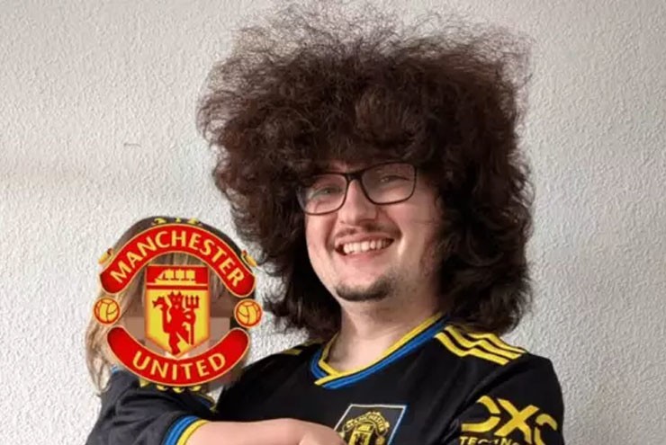 MU thắng 3 trận liên tiếp: Fan hơn 1 năm không cắt tóc lên kế hoạch "đảo ngói" - 1