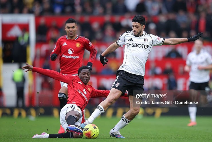 Carrick gỡ "phong ấn" cho Mainoo, chứng minh Amorim không biết dùng ngọc quý MU - 1