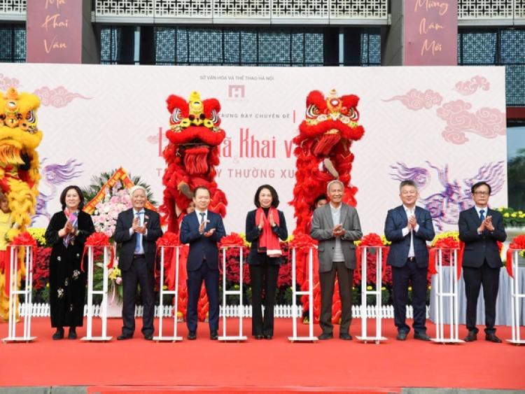 Trưng bày hơn 100 tài liệu, hiện vật về chủ đề “Long Mã khai văn”