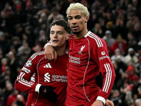 Carragher bất ngờ khen Wirtz trình ngang De Bruyne, Ekitike hơn đứt Torres