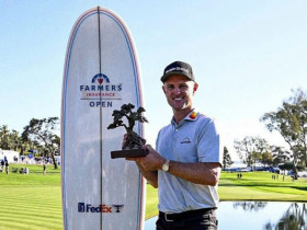 “Gừng càng già càng cay”, Justin Rose lập kỷ lục tại Farmers Insurance & chiến thắng Wire to Wire