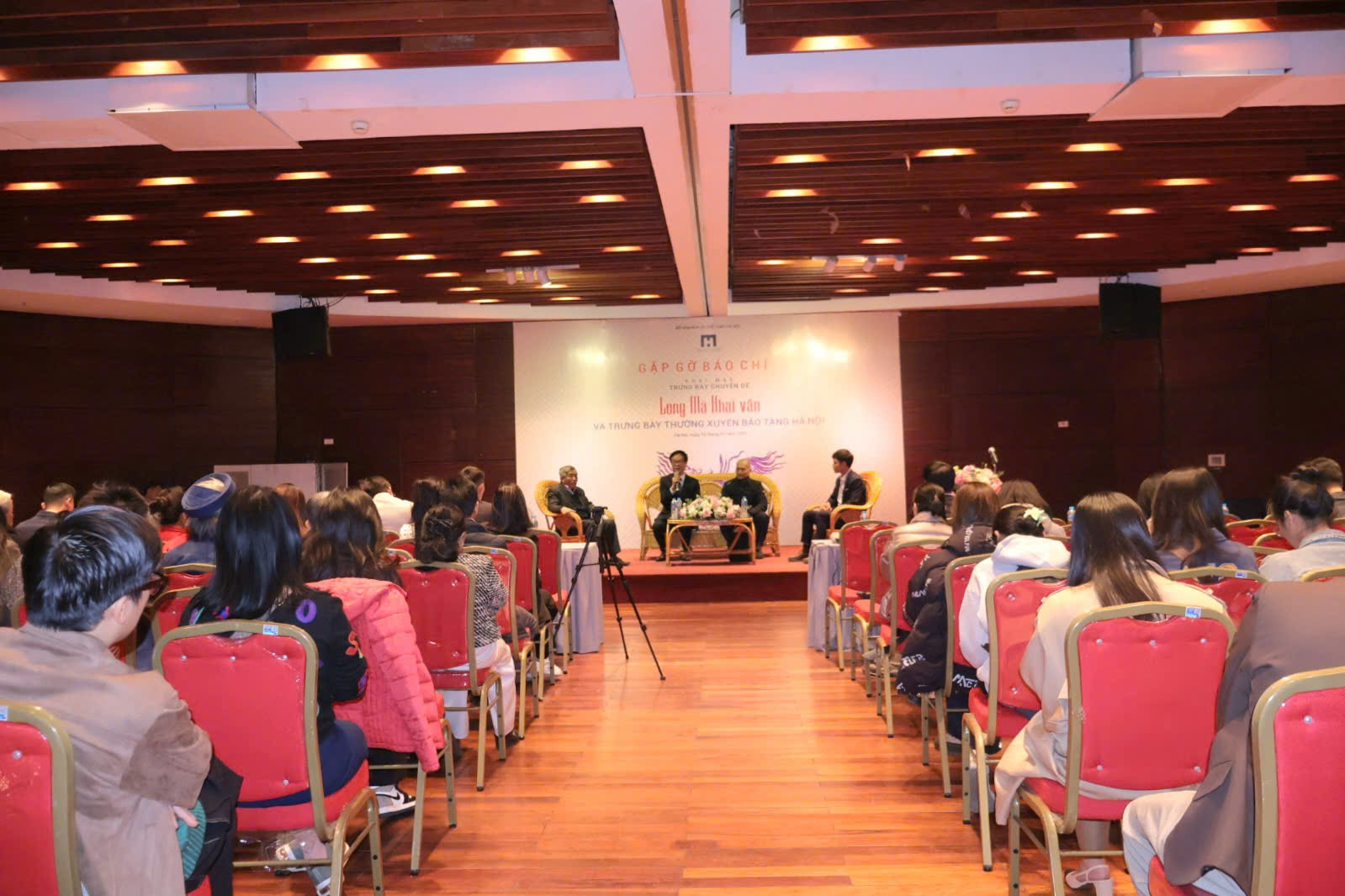 Trưng bày hơn 100 tài liệu, hiện vật về chủ đề “Long Mã khai văn” - 9