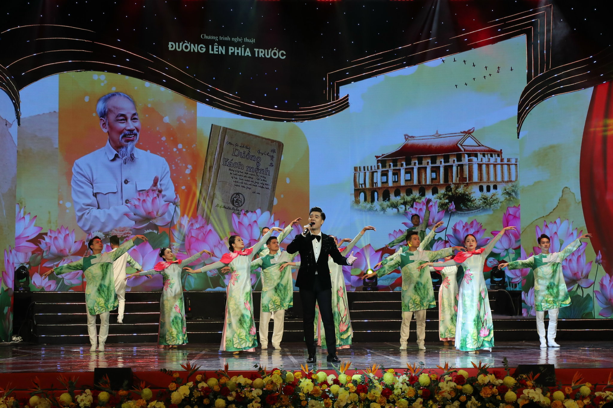 Chương trình nghệ thuật “Đường lên phía trước”: Lan tỏa niềm tự hào, niềm tin son sắt với Đảng - 3