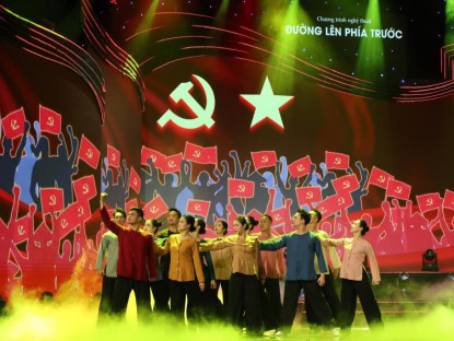 Tin Tức - Chương trình nghệ thuật “Đường lên phía trước”: Lan tỏa niềm tự hào, niềm tin son sắt với Đảng