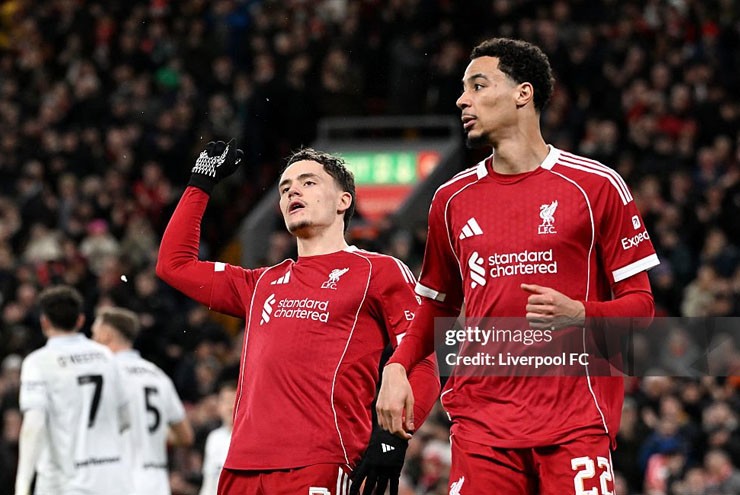 Carragher bất ngờ khen Wirtz trình ngang De Bruyne, Ekitike hơn đứt Torres - 1