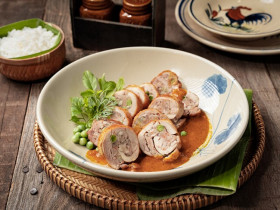 Tết là về nhà và cùng nhau nấu món Gà Mỹ cuộn nấm xốt cà ri thật ngon