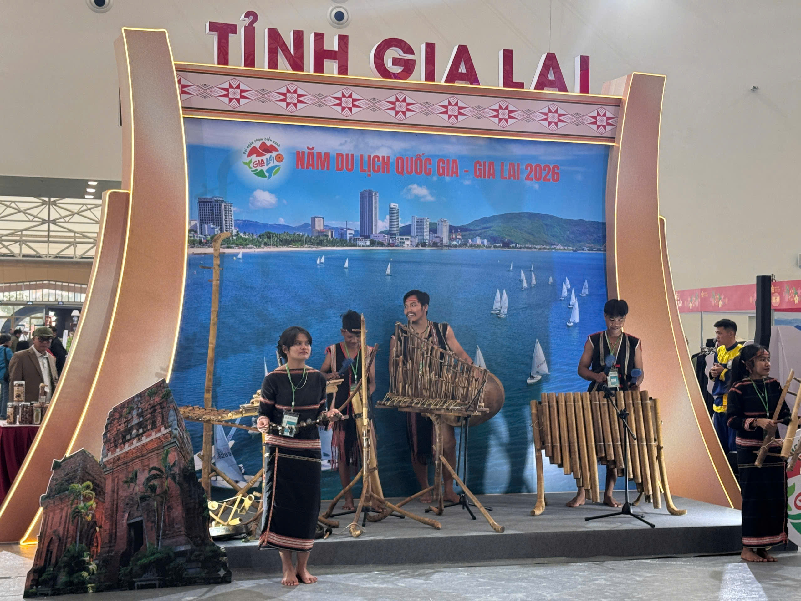 Nhiều chương trình nghệ thuật, trải nghiệm đặc sắc diễn ra tại Hội chợ Mùa Xuân 2026 - 6