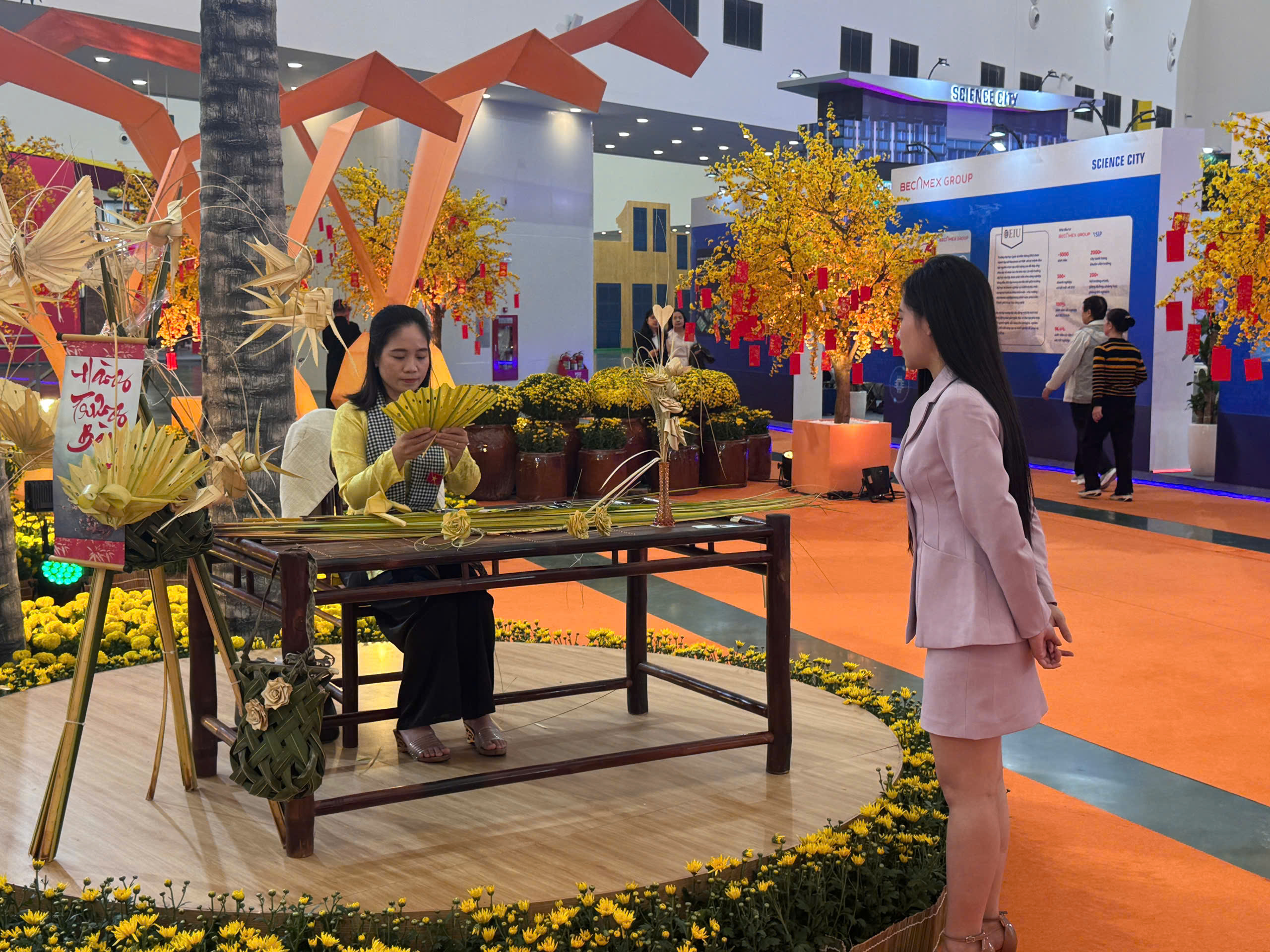 Nhiều chương trình nghệ thuật, trải nghiệm đặc sắc diễn ra tại Hội chợ Mùa Xuân 2026 - 4