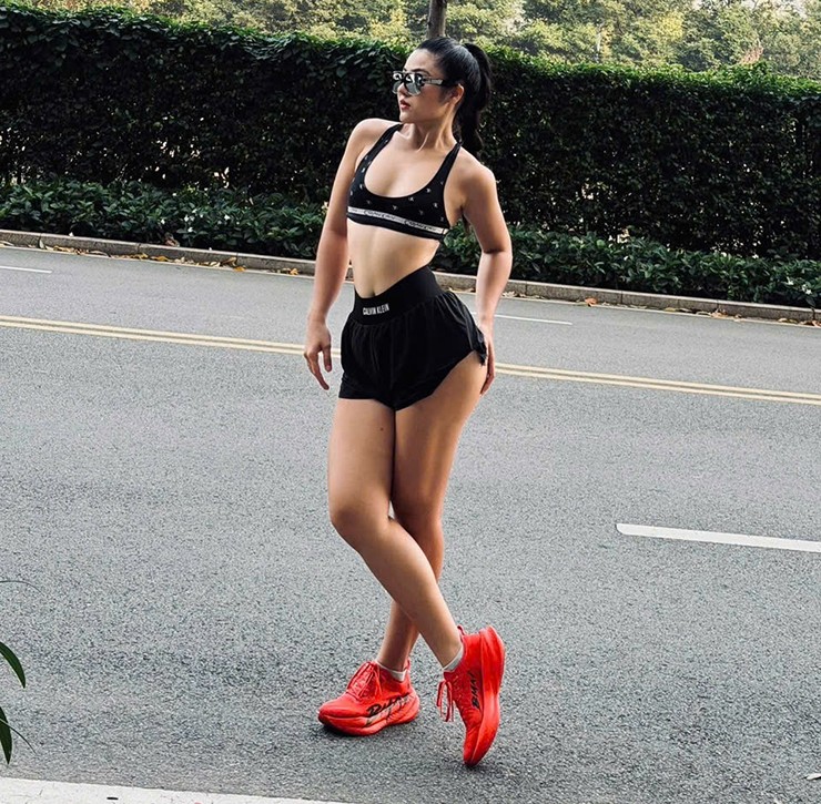 Hot girl phòng gym Kim Hà mang tạ về quê để tập, quyết giữ "vòng ba" 105cm - 13