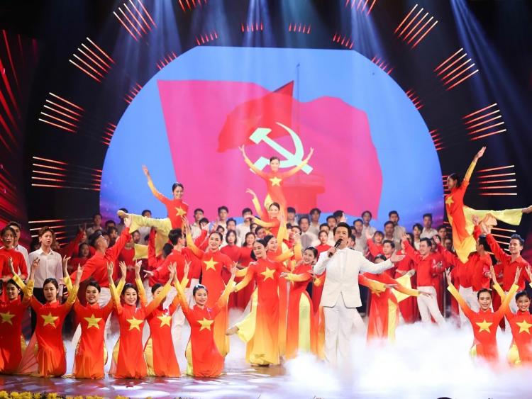 Văn hóa bay theo đường dân tộc đang bay (Tiếp cận Nghị quyết 80-NQ/TW về văn hóa)