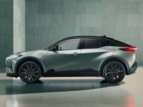 SUV điện Toyota chạy 467 km/lần sạc, chốt giá từ 960 triệu đồng