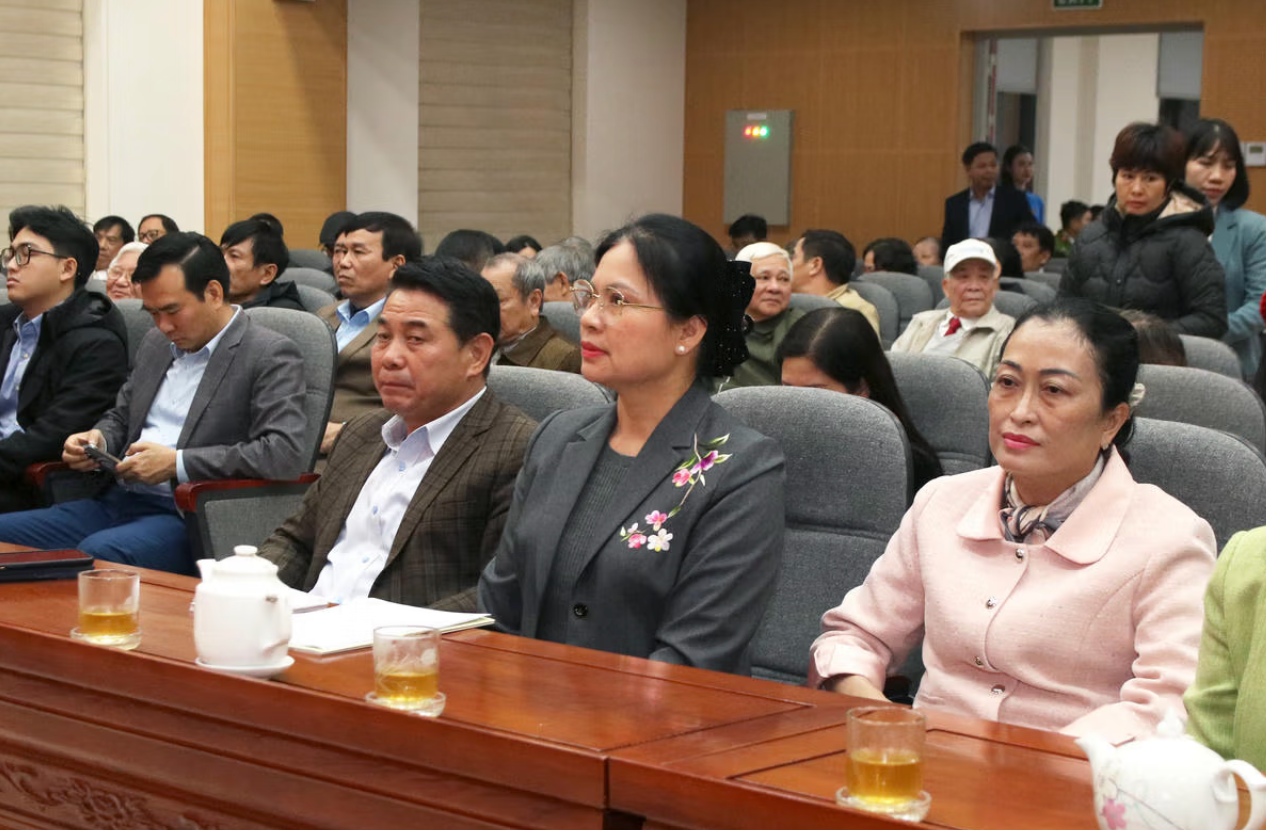 Chủ tịch Bùi Thị Minh Hoài dự Hội nghị lấy ý kiến cử tri nơi cư trú đối với người ứng cử đại biểu Quốc hội - 3