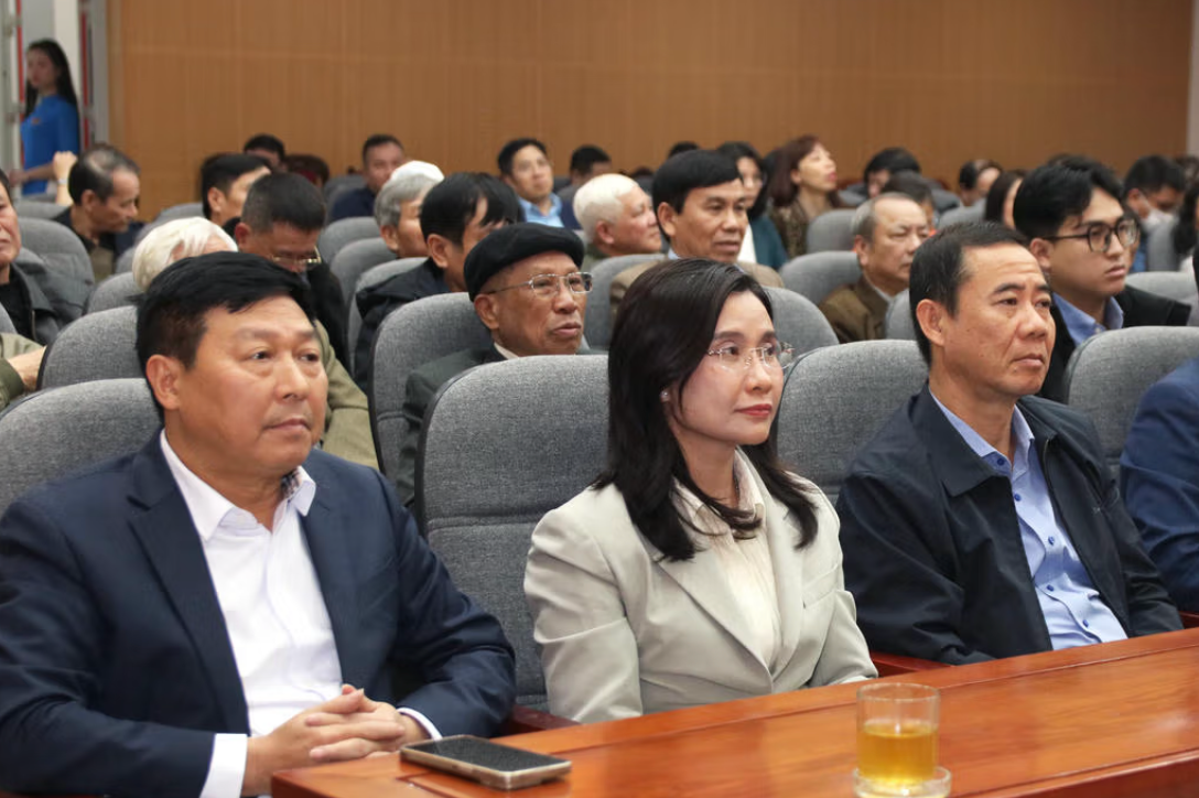 Chủ tịch Bùi Thị Minh Hoài dự Hội nghị lấy ý kiến cử tri nơi cư trú đối với người ứng cử đại biểu Quốc hội - 4