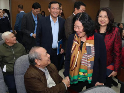 Tin Tức - Chủ tịch Bùi Thị Minh Hoài dự Hội nghị lấy ý kiến cử tri nơi cư trú đối với người ứng cử đại biểu Quốc hội