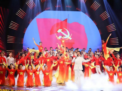 Văn thơ - Văn hóa bay theo đường dân tộc đang bay (Tiếp cận Nghị quyết 80-NQ/TW về văn hóa)