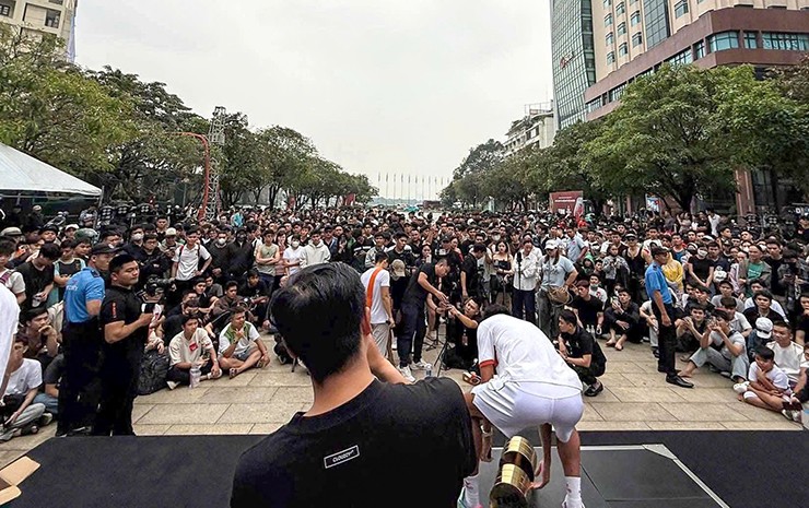 Thử thách nâng tạ một tay gây sốt thể thao VN, "nam vương boxing" hé lộ bất ngờ tiếp theo - 1