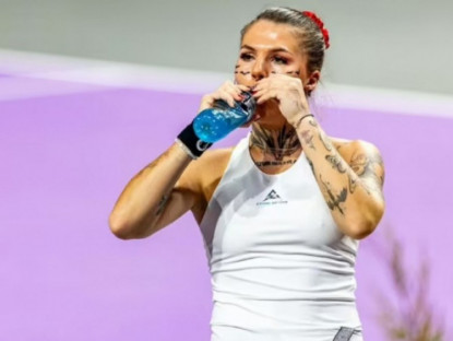 Thể thao - Xuất hiện nữ tay vợt xăm kín mặt, ngổ ngáo không thèm "đếm xỉa" đối thủ