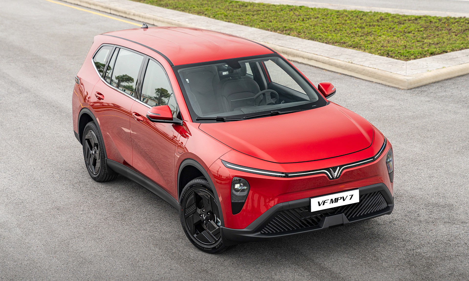 Đây là lựa chọn cho gia đình cần xe 7 chỗ để du xuân - 1