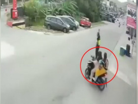 Clip: Ninja đứng chờ người xin đường & pha xử lý khiến ai cũng ngỡ ngàng