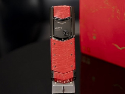 Công nghệ - “Huyền thoại” Vertu Signature V vàng khối 18K giá hơn 2,2 tỷ đồng