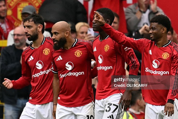 Mbeumo & Mainoo được ví với Salah & Best, Fernandes giống cầu thủ chỉ có trong game - 1