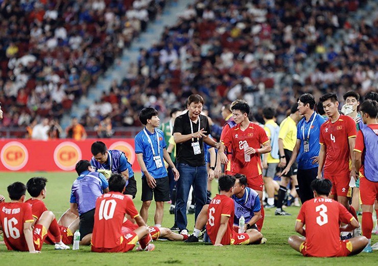 HLV Kim Sang Sik và chuyện về người hùng thầm lặng của U23 Việt Nam - 2