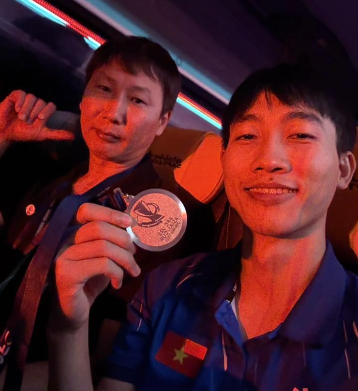 HLV Kim Sang Sik và chuyện về người hùng thầm lặng của U23 Việt Nam - 1