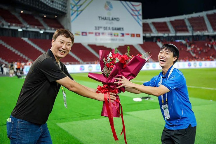HLV Kim Sang Sik và chuyện về người hùng thầm lặng của U23 Việt Nam - 3