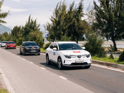 Thông tin doanh nghiệp - Vinfast tặng quà tết “khủng” lên tới 3 năm sạc pin miễn phí cho khách hàng