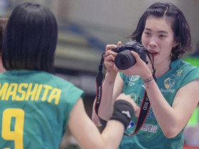 Chân dài Thanh Thúy khuynh đảo bóng chuyền Nhật, trổ tài làm... nhiếp ảnh gia