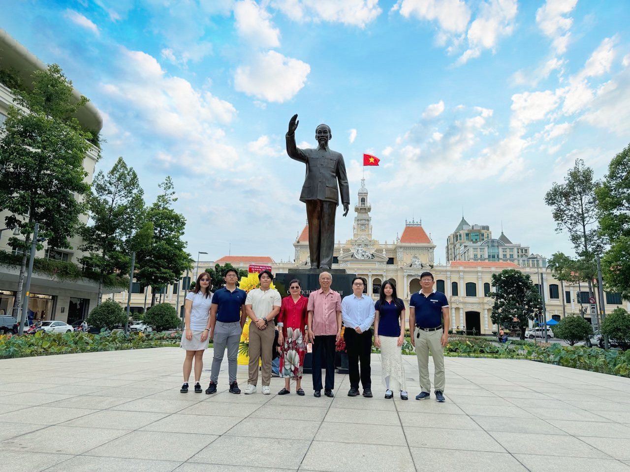 Người đi muôn trùng non nước - 2