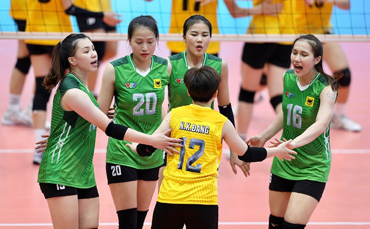 Hot girl Lan Vy khoe vai trần gợi cảm, CLB bóng chuyền nữ Long An nhận tin “sét đánh” - 3