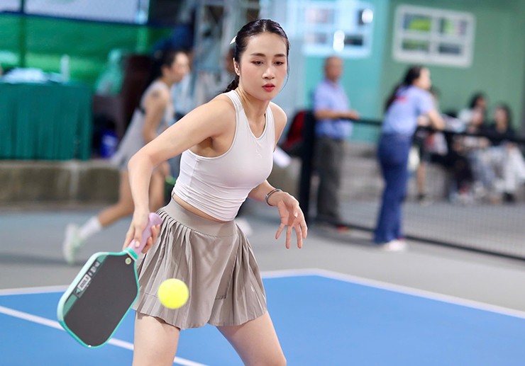 Mỹ nhân đón Tết cùng pickleball: Thảo Uyên muốn nâng cúp, Thu An "ăn ngủ" trên sân - 4
