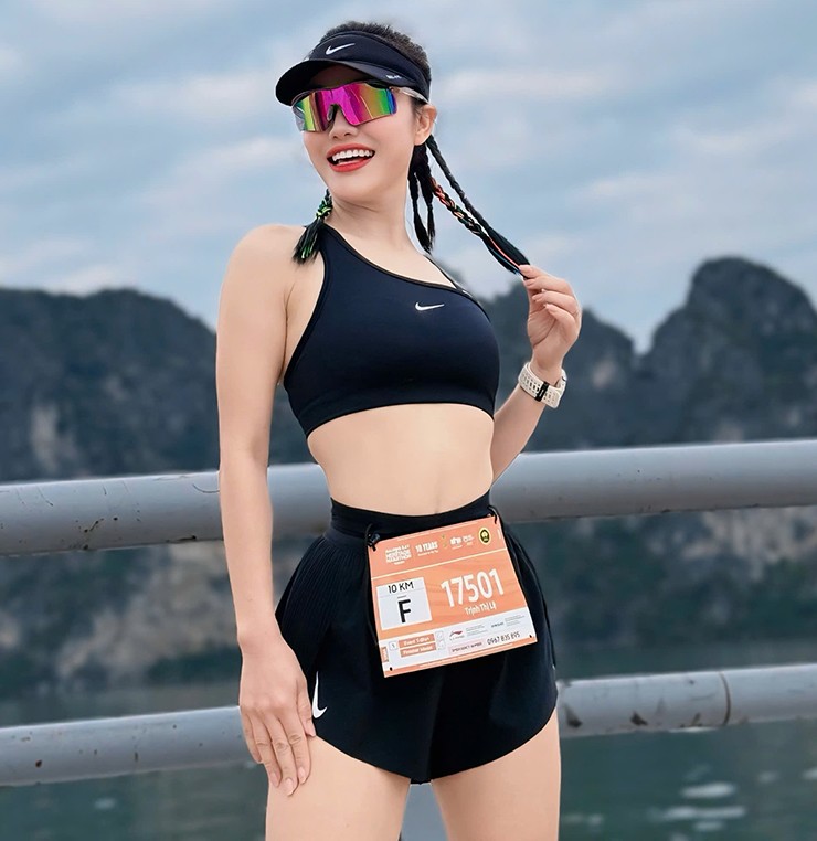 Hoa khôi pickleball Kiều Trinh khoe dáng nóng bỏng, người đẹp Trịnh Lệ chạy xuyên Tết - 3