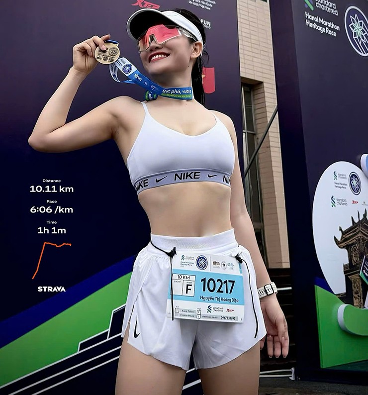 Hoa khôi pickleball Kiều Trinh khoe dáng nóng bỏng, người đẹp Trịnh Lệ chạy xuyên Tết - 1