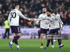 MU bị cắt chuỗi thăng hoa: Đua top 4 không dễ, Carrick có điểm đáng khen