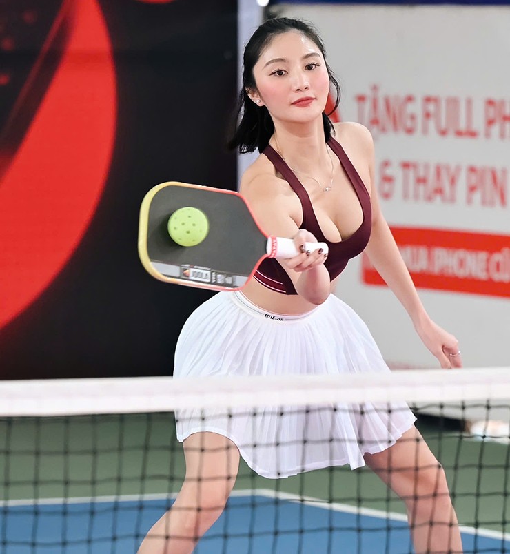 Người đẹp Trâm Anh tập không nghỉ, á hậu Tuyết Nhi chơi pickleball giữ dáng dịp Tết - 4