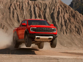 Ranger Raptor V6 vừa xuất hiện tại Việt Nam có gì đặc biệt?