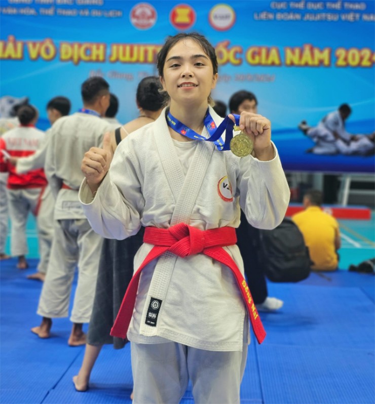 “Cô giáo” Lò Thị Phung muốn lấy 3 đai MMA, knock-out sớm đối thủ vì lý do đặc biệt - 3