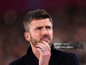 Carrick giúp MU thăng hoa, nhận giải 