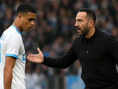 Thể thao - Đội Greenwood khủng hoảng: Sếp lớn từ chức, fan tràn vào khán đài VIP làm loạn