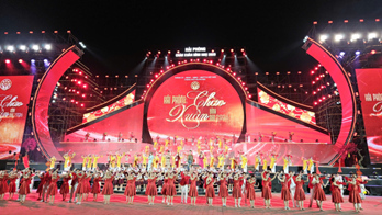 Hải Phòng: Rực rỡ đêm nghệ thuật ngoài trời chào đón năm mới 2026 - 1