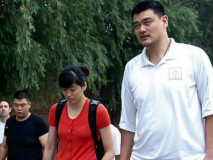 Thể thao - "Khổng lồ" bóng rổ Yao Ming 2m29 khiến vợ phải kêu khổ về chuyện "thầm kín"
