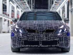 BMW 3-Series chạy điện mới xuất hiện trong nhà máy tại Đức