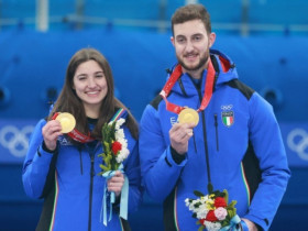 Cặp VĐV tài sắc vẹn toàn, sát cánh bên nhau khuấy đảo thể thao thế giới