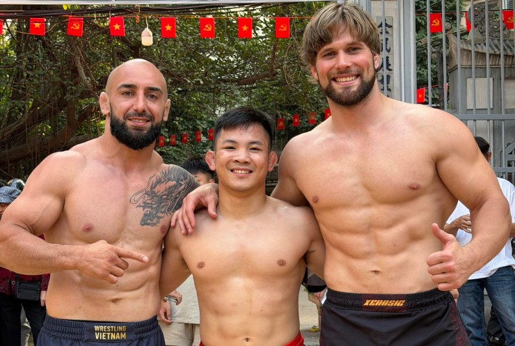 "Quỷ lùn" Hồng Sơn và "Thần sấm" Zakhar quần thảo các sới vật hội làng 2026 - 1