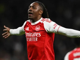 Eze sánh ngang Henry - Van Persie, sao Arsenal gây tranh cãi ở đại thắng Tottenham